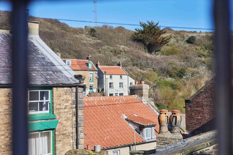 Ship's Bell, Staithes - Host & Stay