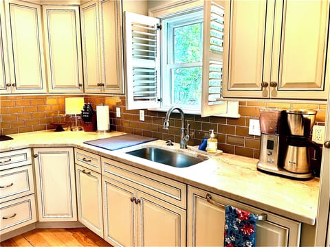 2nd Floor Kitchen - Breville coffee pot, dishwasher. Granite countertops.