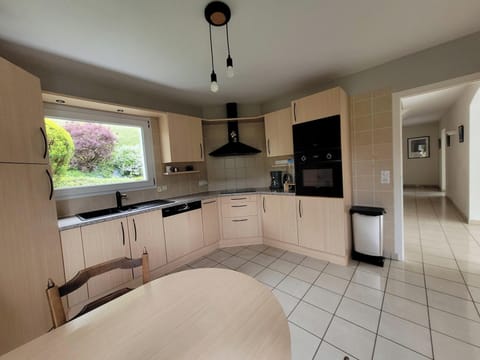 Fully equipped kitchen, including your perfect picnic set for the beach