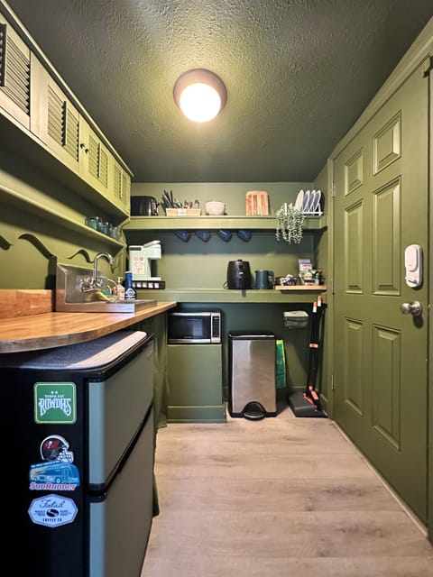 Kitchenette with all the essentials provided.