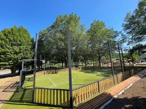 Sky, Plant, Shade, Urban Design, Tree, Residential Area, Landscape, Outdoor Furniture, Leisure, City