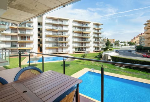 Terrace and views (1)