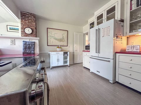 Fully equipped kitchen with new appliances