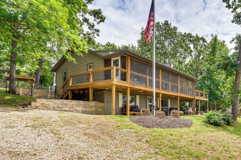 Clinton Vacation Rental | 4BR | 2BA | 1,728 Sq Ft | Stairs to Access