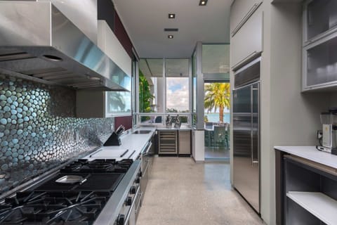 dh7yxzrsziaqtrh7ep72-scaled-1-1-1-1