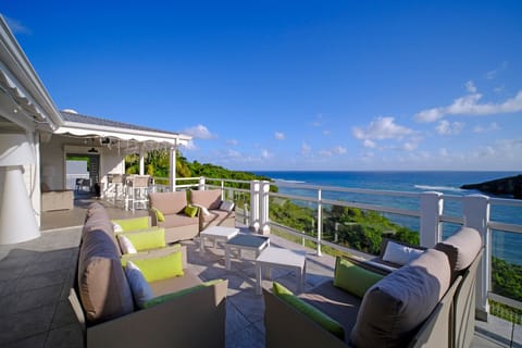 Villa rental with a large pool and an enchanting sea view and exceptional panorama: la Barque des iles 