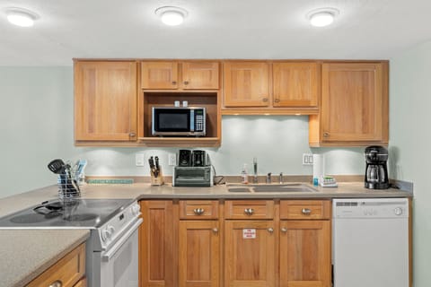 Pinnacle Port Unit B2-505 06