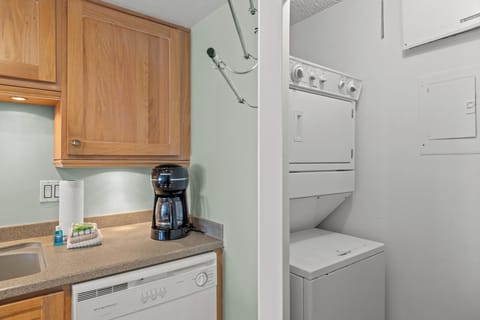 Pinnacle Port Unit B2-505 07