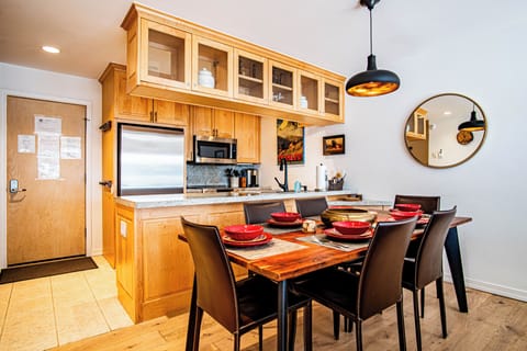 Dedicated dining area for 6 guests