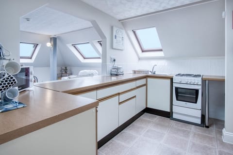 The Penthouse - 1 Bedroom Penthouse - Milford Haven (25200)