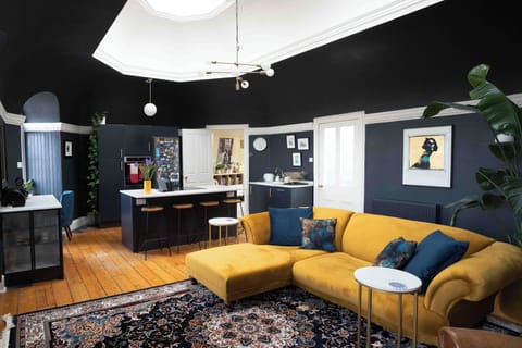 Open plan living space - kitchen in background