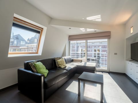 Daytime, Water, Natural Environment, Horizon, Vegetation, Ecoregion, Coast, Landscape, Land Lot, Coastal And Oceanic Landforms