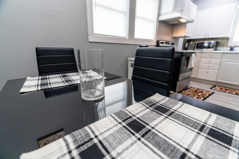 Dining for 4 in the kitchen