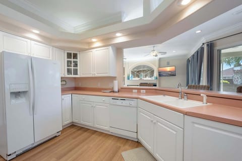 Fully equipped kitchen