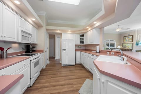 Fully equipped kitchen