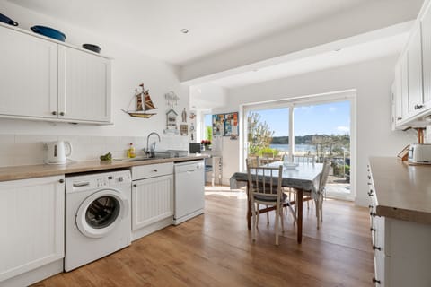 Kitchen of Aeolian Holiday Cottage, Padstow, North Cornwall