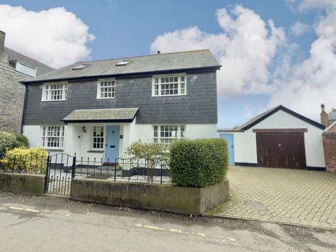 House and Parking Trenaton, Holiday Home , Padstow Town, Cornwall