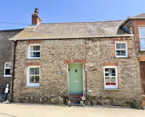 Rock Cottage, St Issey, PL27 7QB