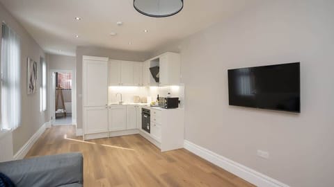 Fully fitted Kitchen