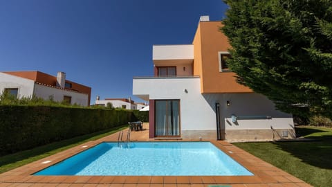 Bask in the sun or take a refreshing dip in your private pool set in a tranquil garden just minutes from the medieval charm of Óbidos.
#PrivatePool #ObidosVilla #PortugueseGetaway