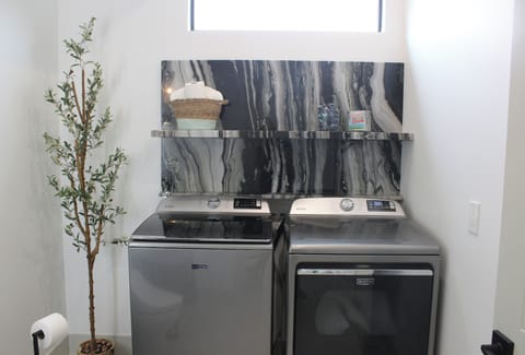 Full size laundry room
