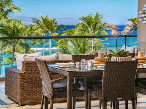 Maui Haven - Ocean View Outdoor Covered Veranda and Dining Area