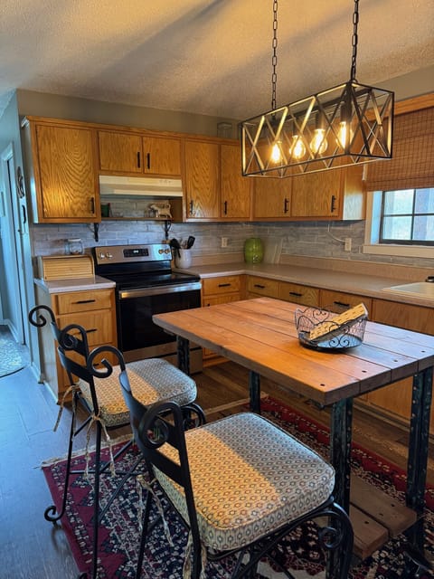 Full Kitchen with range/oven combo.