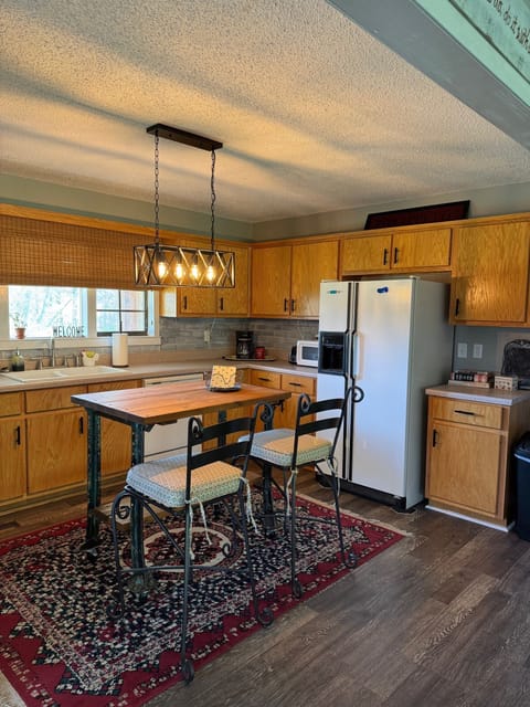 Full Kitchen with island, refrigerator with freezer/ice maker and dishwasher.