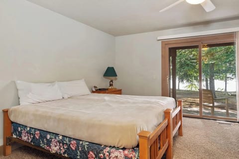 Lodge King Bed with Waterfront View