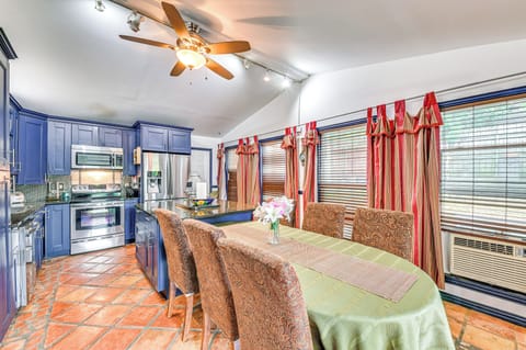 Dining Area | Dishware/Flatware Provided | 1st Floor