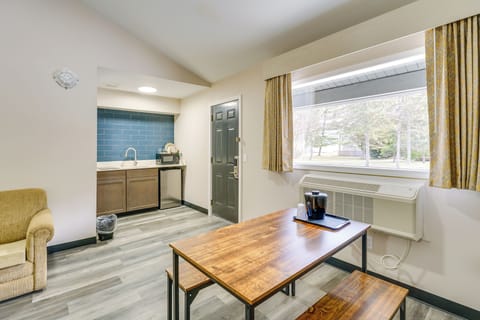 Studio | Full Sleeper Sofa | Dining Area | Single-Story Unit