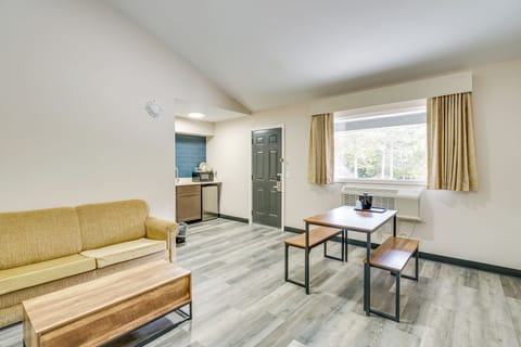 Studio | Flat-Screen TV | Free WiFi