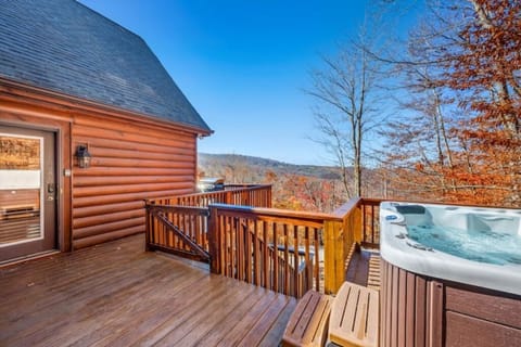 Upper Level Deck: 6 person hot tub with long range views.