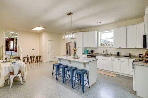 Kitchen | Drip & Keurig Coffee Makers | Dishwasher | Cooking Basics