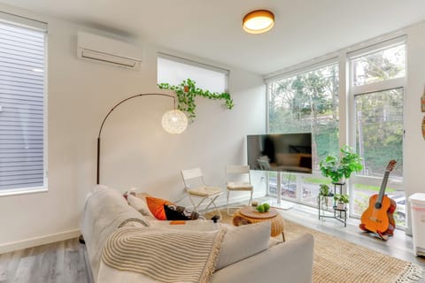 Seattle Vacation Rental | 3BR | 2.5BA | 1,250 Sq Ft | Stairs Required