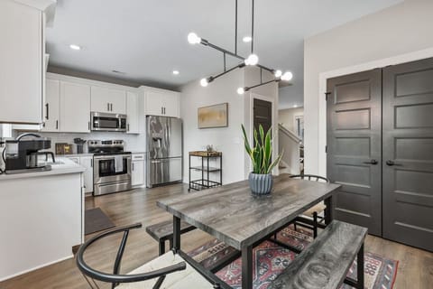 Spacious & bright dining room with seating for six around the table off the kitchen. Enjoy a meal or carry-out from one of the many East Nashville local eateries.