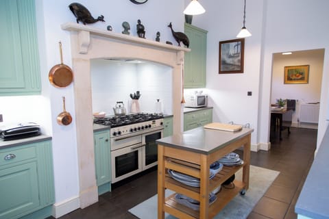 Main well equipped kitchen