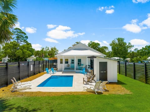 Beach House - 6th Street Retreat