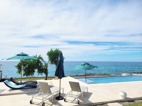 20' x 30" saltwater pool