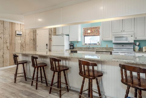 Anchor Eways Dining at Kitchen Island