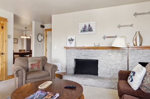 Living Room - The fireplace is not available for guest use as we await repairs.