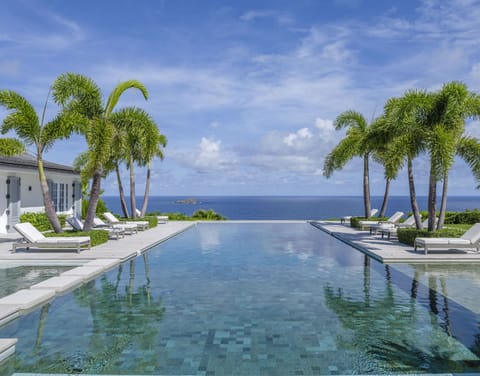 Large heated pool facing the view over the sea. Expansive terrace, with deckchairs and lounge areas. Gas barbecue. 