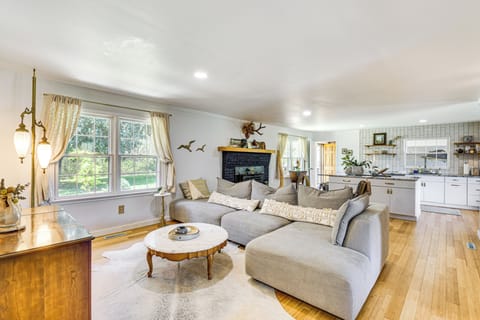 Living Room | Central A/C & Heating