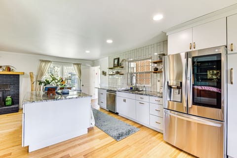 Kitchen | Toaster | Spices | Crockpot | Ice Maker