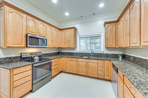 Kitchen | 1st Floor | Dishwasher | Keurig & Drip Coffee Makers