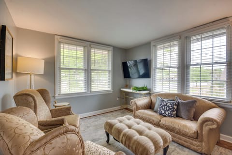 Pensacola Vacation Rental | 2BR | 1BA | Stairs Required | 650 Sq Ft