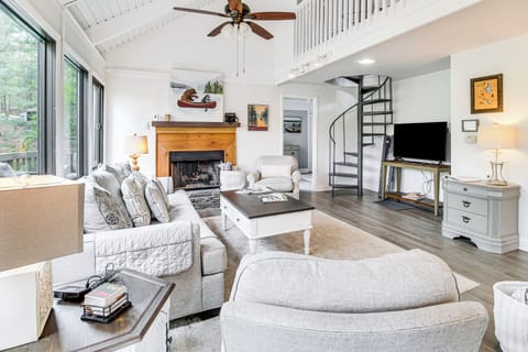 Jasper Vacation Rental | 2BR | 3BA | Step-Free Access | 1,400 Sq Ft