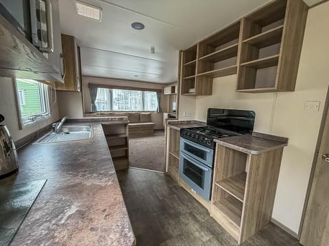 Enjoy the freedom to dine on your own schedule with a static caravan at Seawick Holiday Park