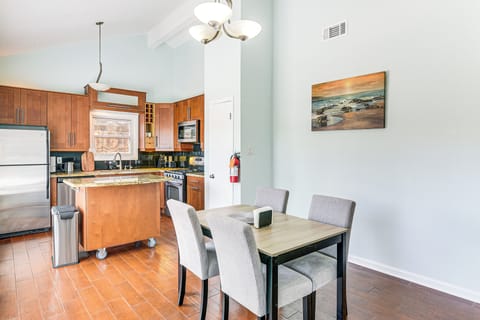 Dining Area | Dishware/Flatware