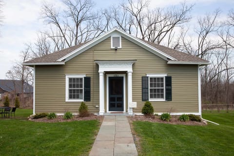 Your cozy cottage escape starts here